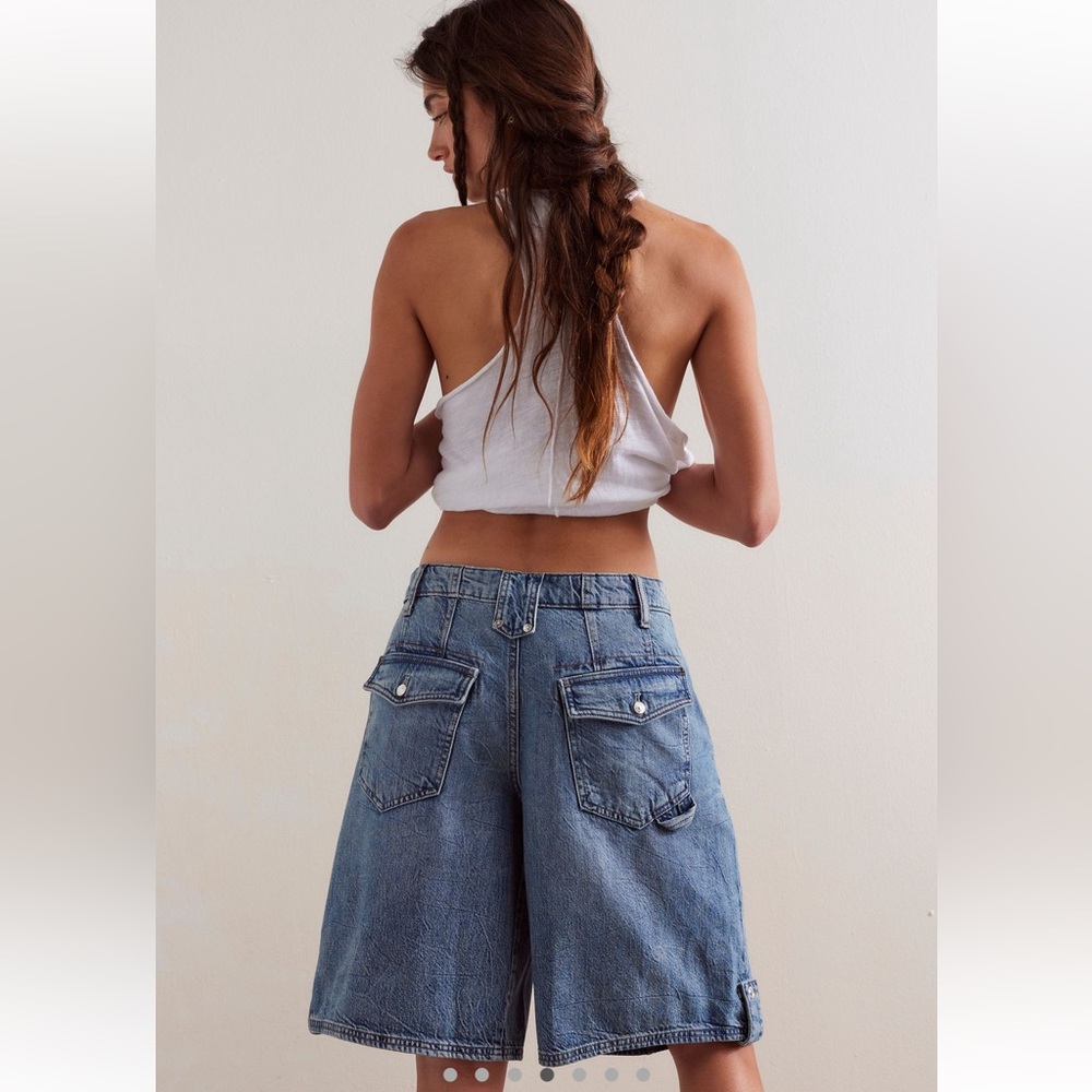 NWT FREE PEOPLE We The Free Blue Rue Denim Long Short Sold Out in SZ:32